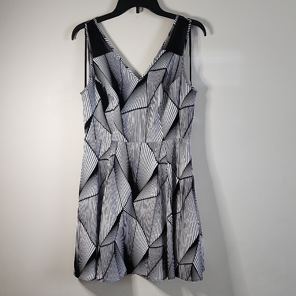 Worthington Geometric Black and White Sun Dress Womens 10 Petite